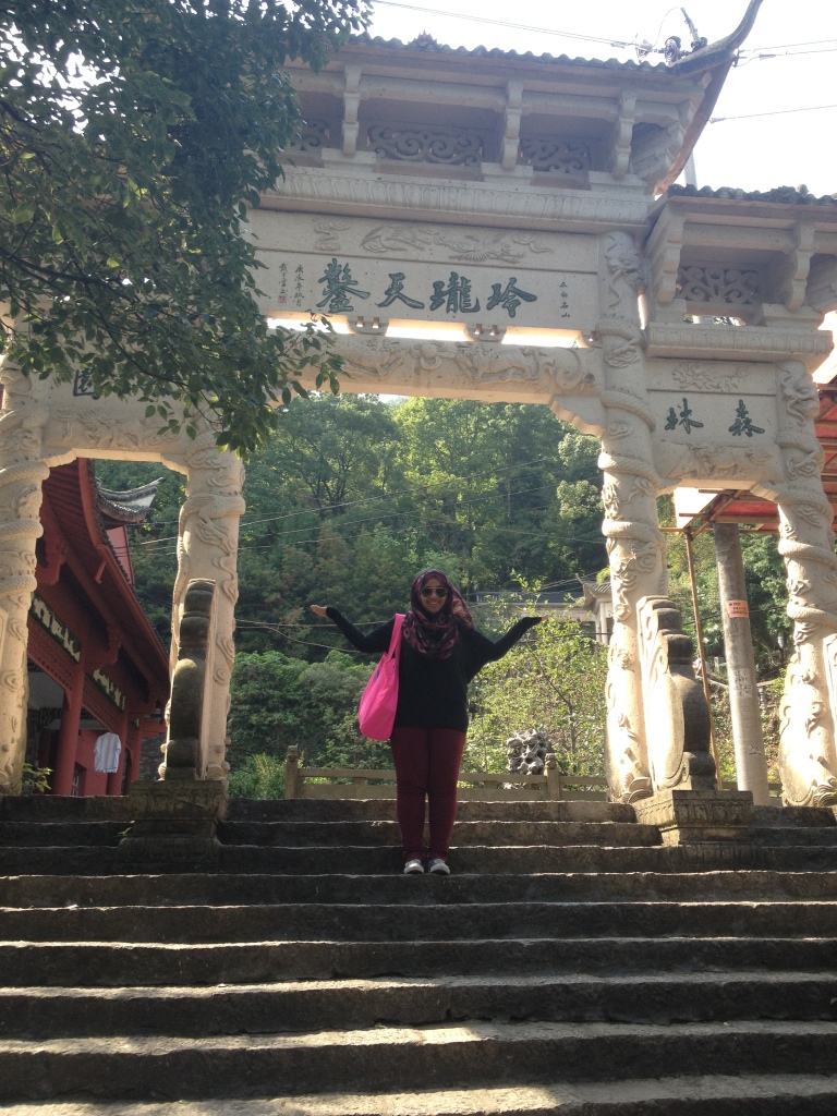 Here's my friend in front of TianTong temple :)