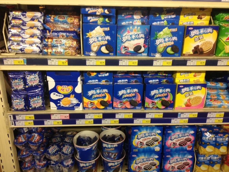 Different-flavoured Oreos. The ingredients are halal, in shaa Allah.